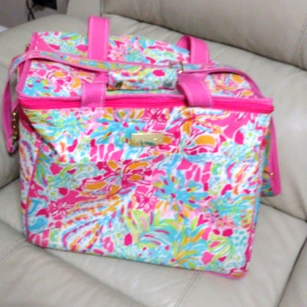 LILLY PULITZER COOLER. LIKE NEW! 15" wide x 12" tall x 10" front to back